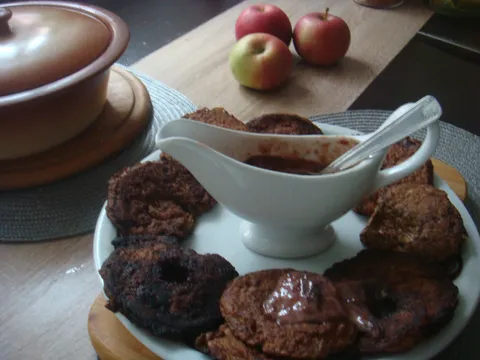 Šlafruk jabuke u sosu od jogurta i bestilja
