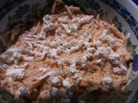 Jednostavne spagete sa feta sirom i paradajz sosom