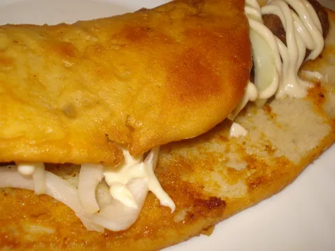 <a href="http://www.coolinarika.com/recept/762393/">Lepinje i čevapi by SanelaZ</a>