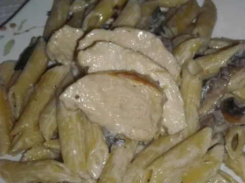 Tjestenina sa piletinom i gljivama (Chicken and mushroom penne)