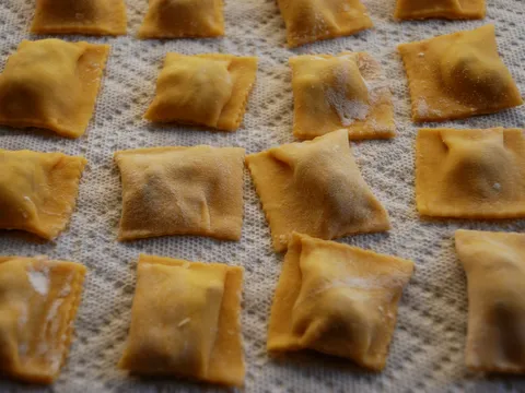 Ravioli punjeni sa gljivama i ricottom
