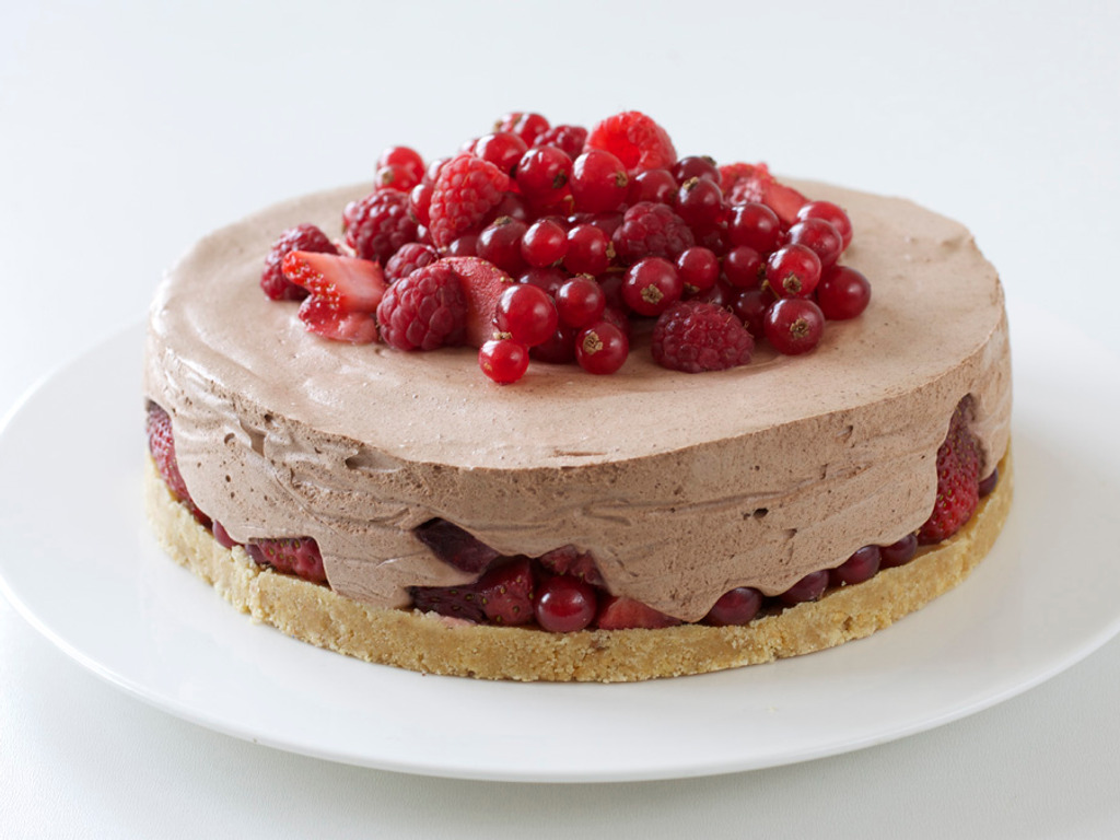 Čokoladna torta sa šumskim voćem