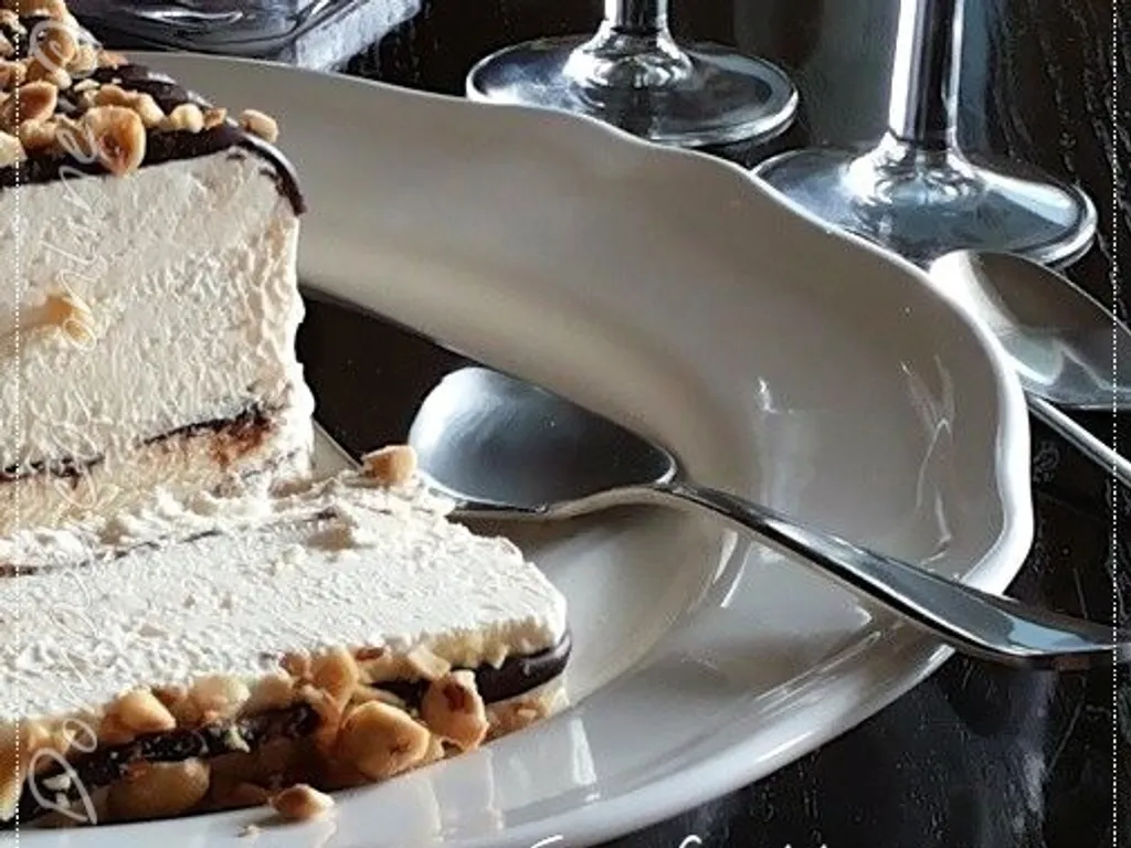 Semifreddo s čokoladom i lešnicima