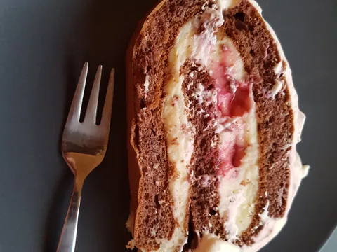 Choco cherry roll