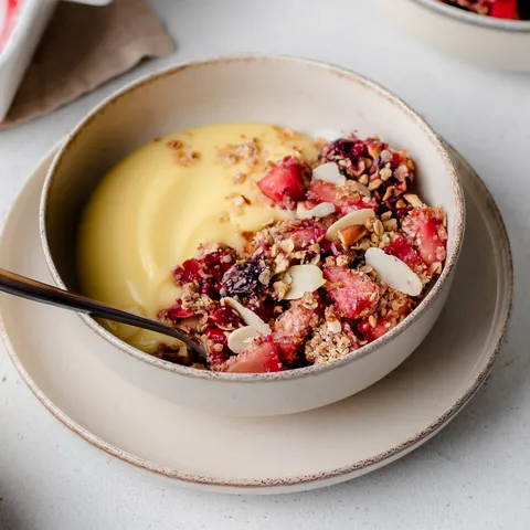 Dolcela voćni crumble s proteinskim pudingom od vanilije