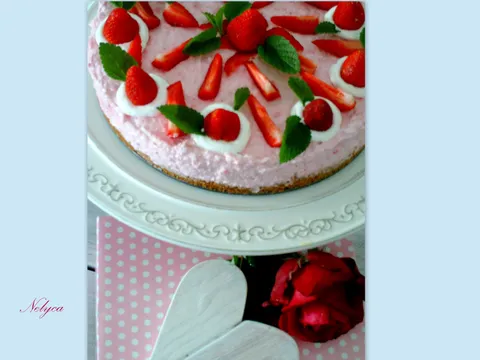 Tortica od keksa sa jagodama