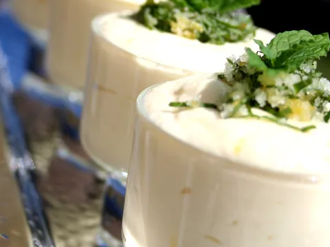 Chesse cake mousse sa ukusom limuna i usecerenom mentom