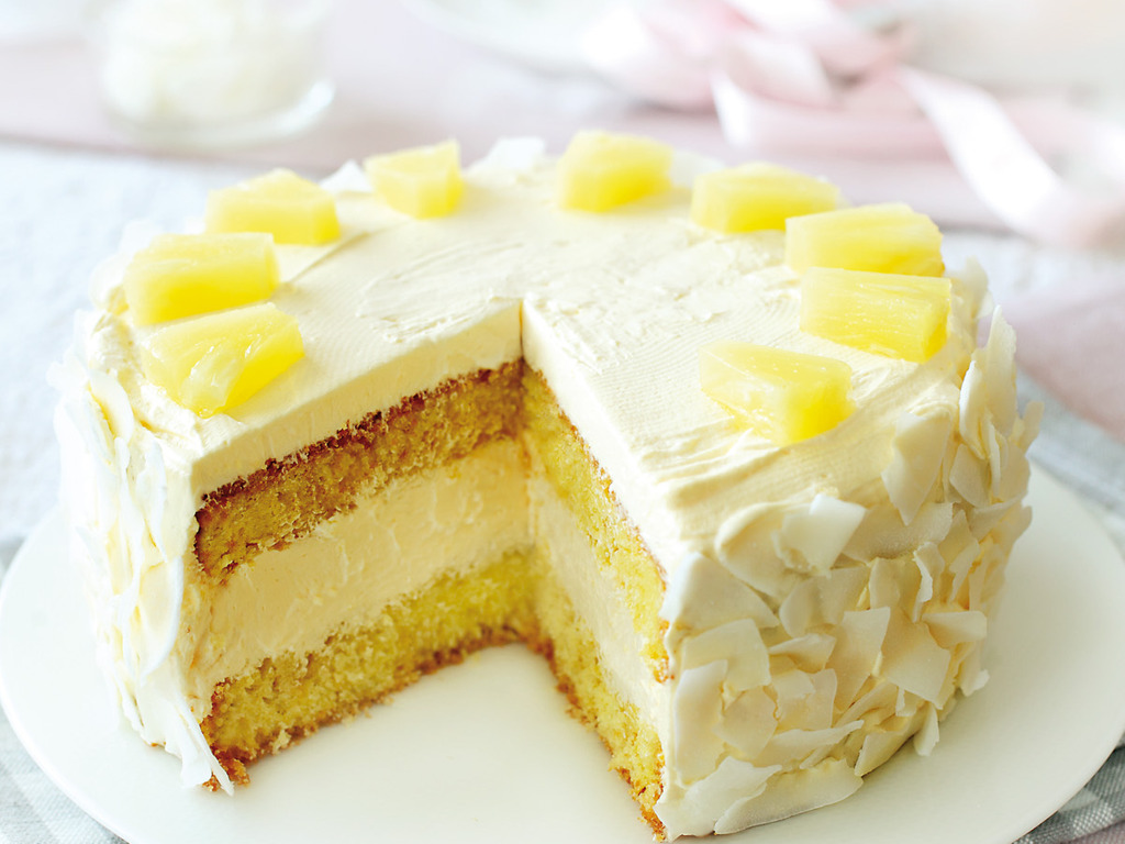 Torta s kokosom i ananasom