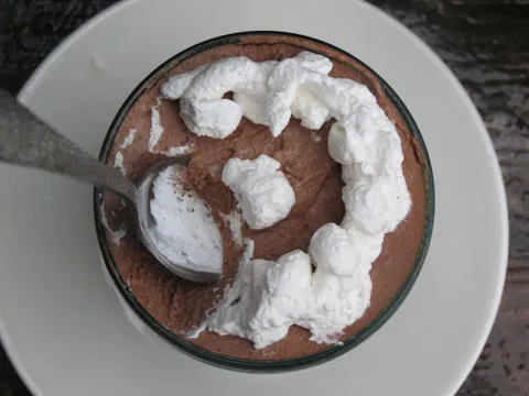 Čokoladni mousse s rumom