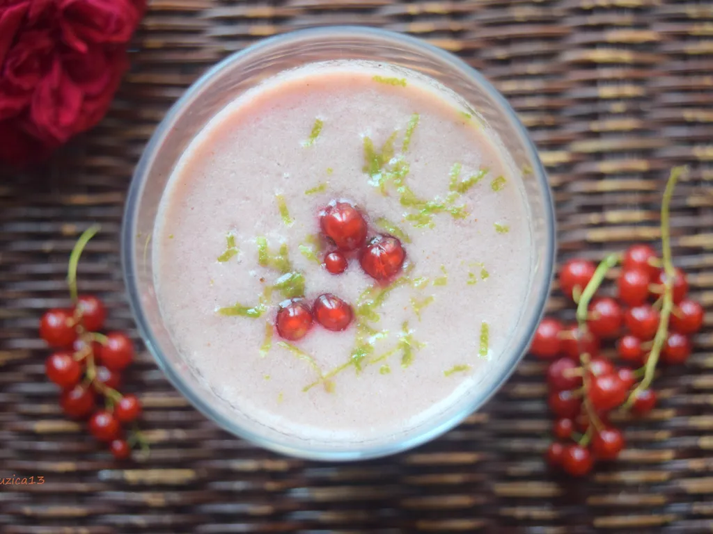 Smoothie sa ribizlima