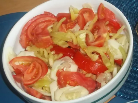 Današnja salata od svježe ubranog povrća :))