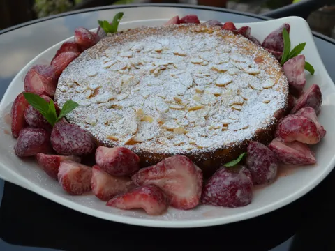 Ricotta souffle sa amaretto jagodama