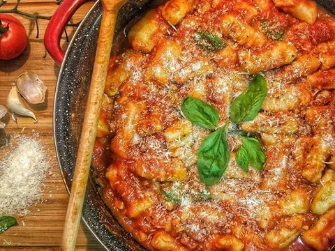 Aromatični umak od rajčice s domaćim njokima