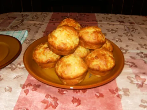 Cheddar muffini sa senfom