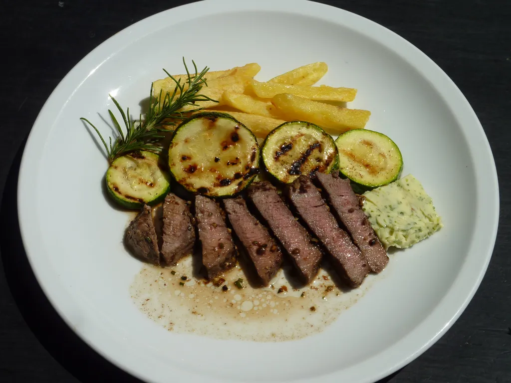 Biftek (ramstek) sa paprom i ružmarinom
