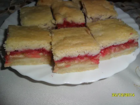 Posna pita sa jabukama i malinama