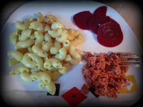 Tijestenina s maslacem i začinima