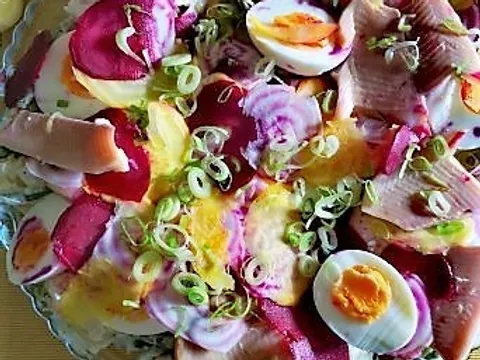 Krumpir salata sa dimljenom pastrvom