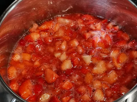 Jednostavna voćna torta - Strawberry or Raspberry