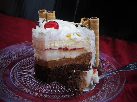 Čokoladna beze torta