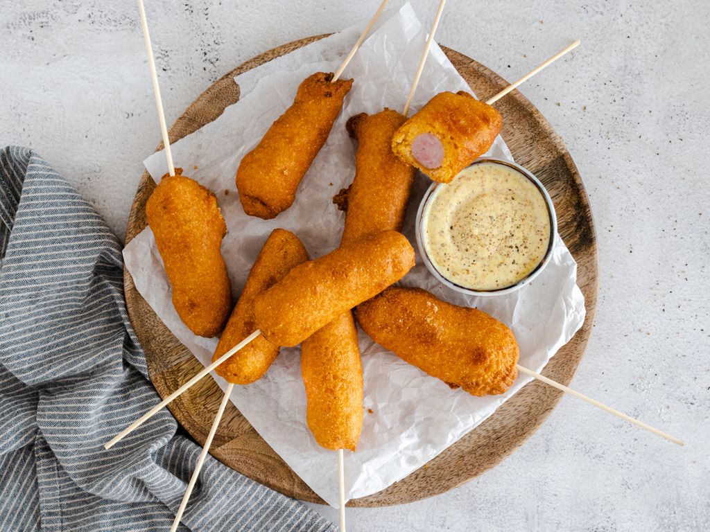Corn dogs s umakom od senfa i meda