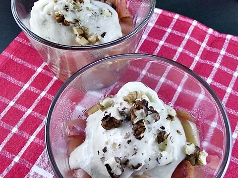 Kompot od jabuka sa sladoledom od banana
