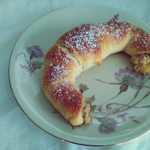 Nussgipfeli – Tradicionalne švicarske kiflice sa lješnjacima