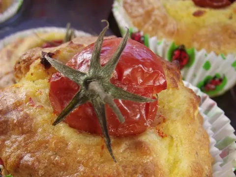 Slani muffini sa koktel paradajzom