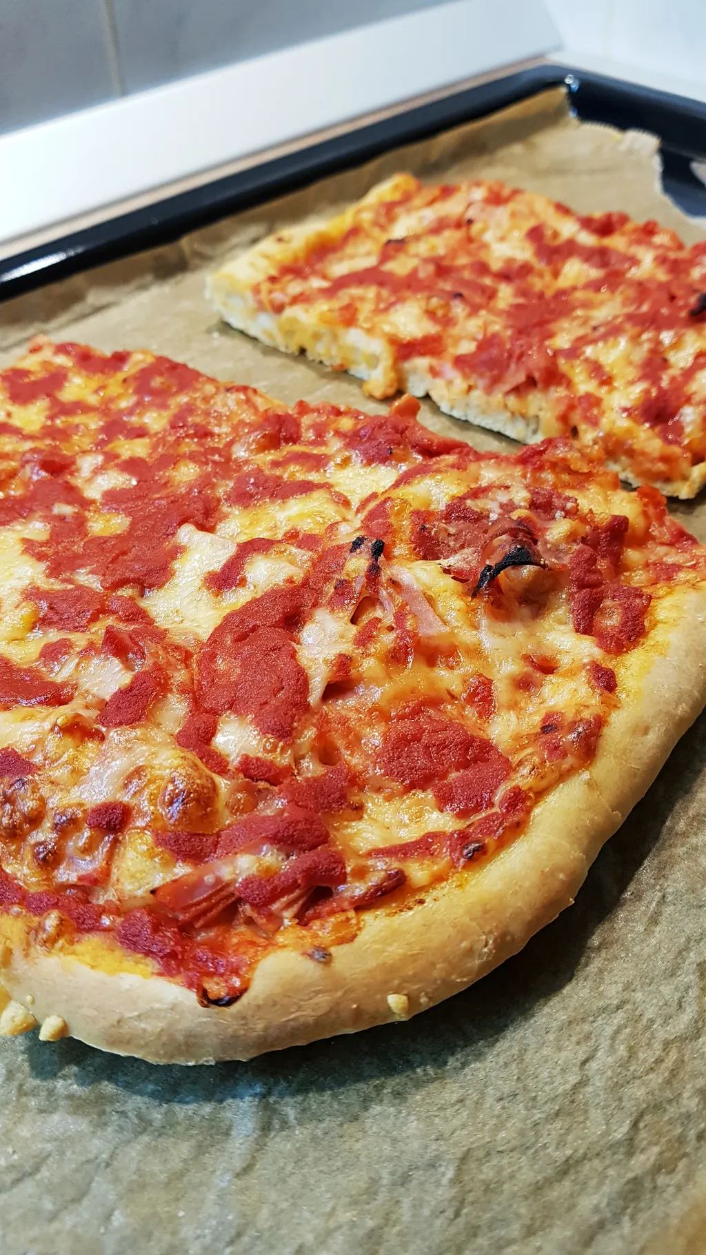 Pizza by arasic