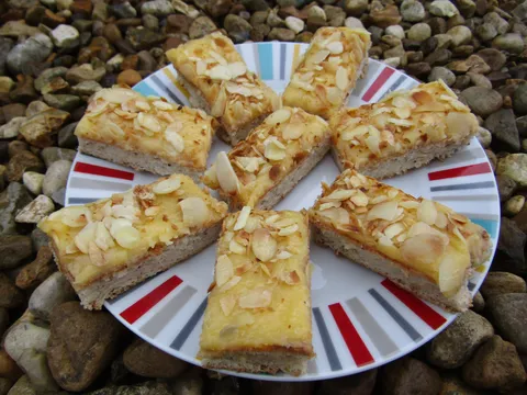 LCHF kolac sa lemon curdom