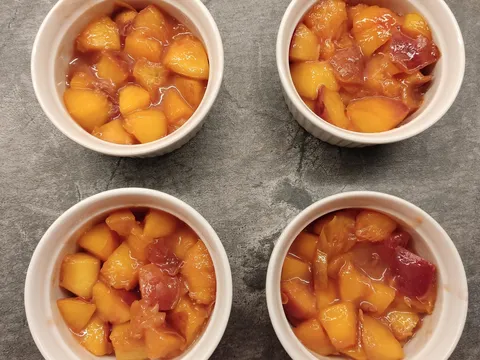 Peach crumble