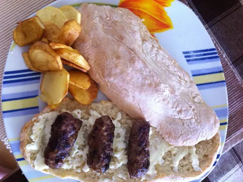 Čevapi u lepinji