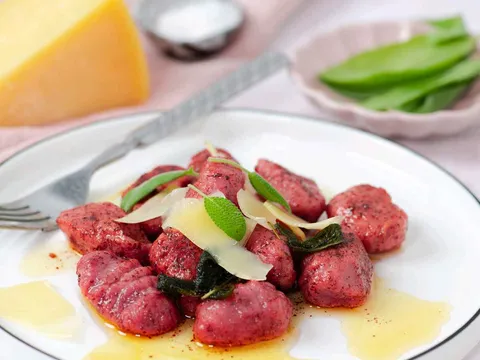Ružičasti njoki u umaku od kadulje