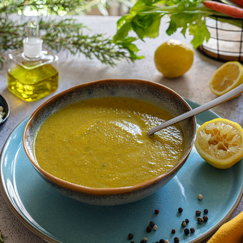 Zucchinicremesuppe mit Couscous