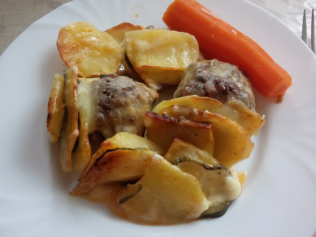 MESNE LOPTICE SA KROMPIROM