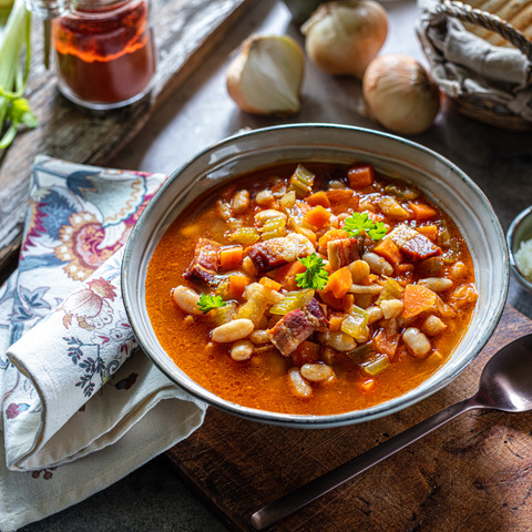 Fazolový guláš se slaninou
