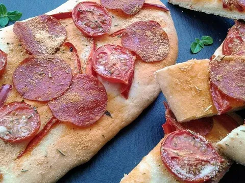 Focaccia al salame