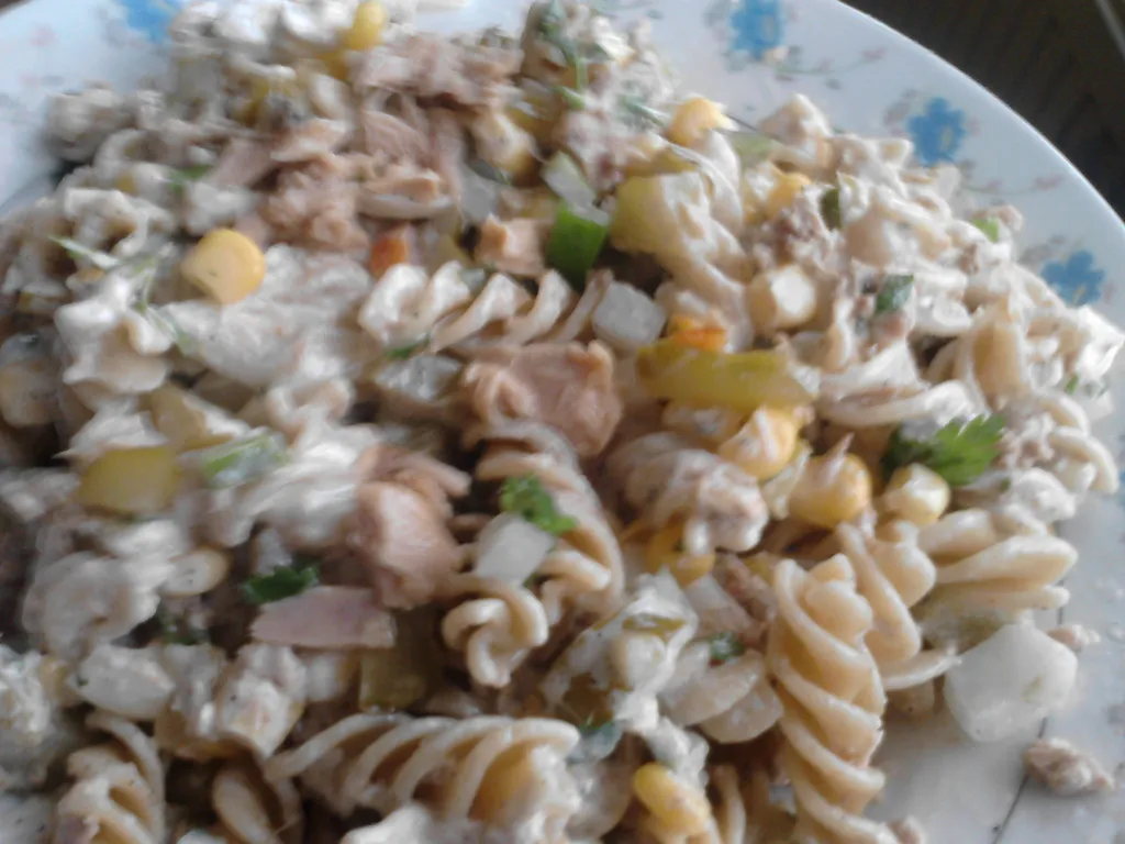SALATA OD TUNE,INTEGRALNE PASTE,I JOS FINIH SASTOJAKA