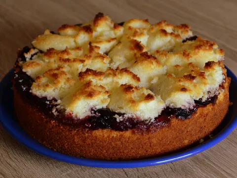 Kolač sa Trešnjama i Kokosom