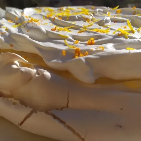 Pavlova sa kremom od limuna