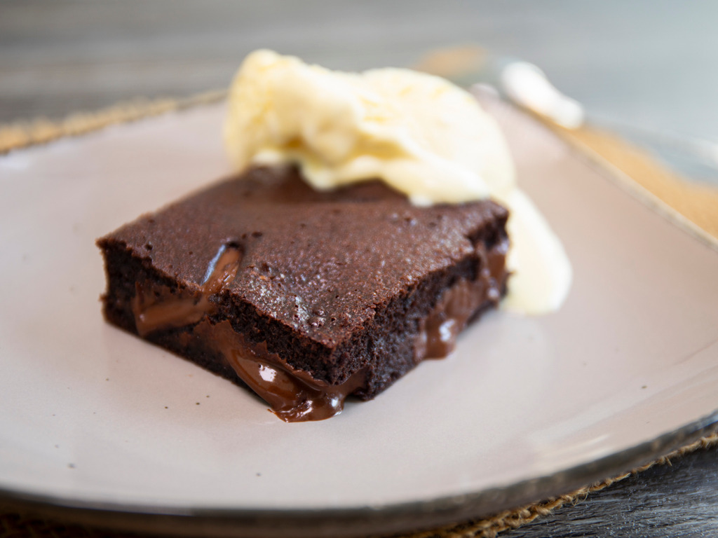 Extra sočan čokoladni brownie sa sladoledom