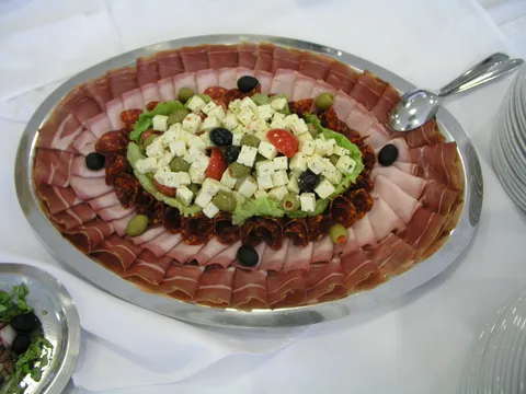 Ukrašen tanjur!