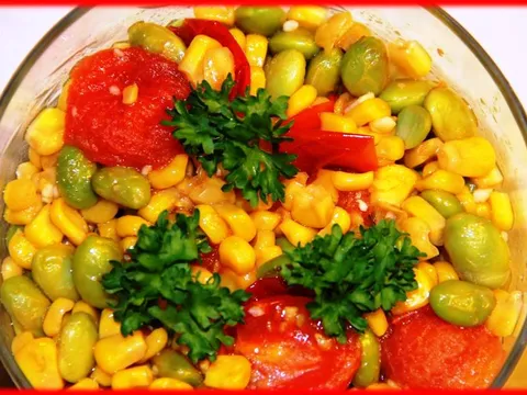 Prilog od kukuruza, cherry rajčica i edamame