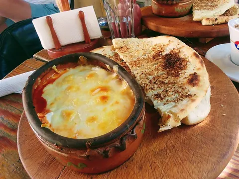 Zapečeni sir na makedonski način