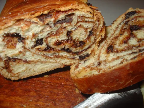 Strudla sa dzemom, orasima i cokoladom