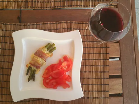 Spargle sa sirom i slaninom - mmmm :)
