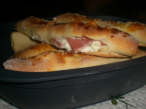 kiflice sa sirom i salamom