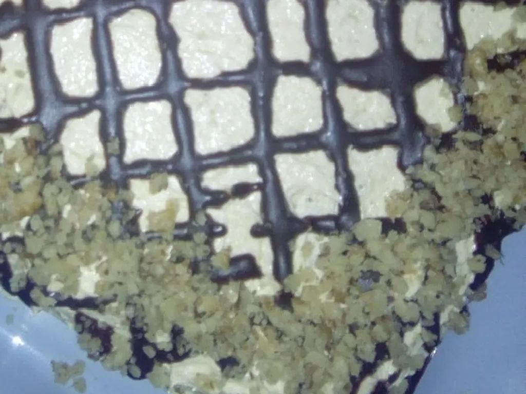 Torta sa suvim grožđem i kafom