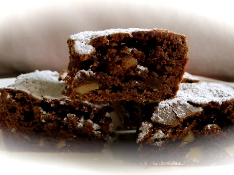 Cokoladne kocke prosarane orasima