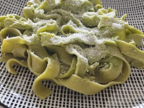 Tagliatelle od špinata s avokado pestom